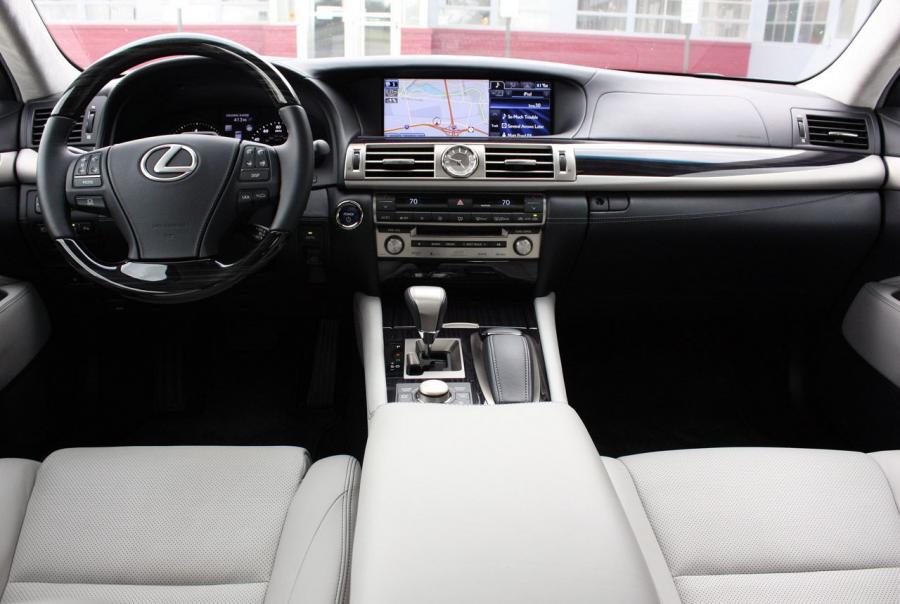  Lexus LS600h L 2013 года  (фото 13 из 45)